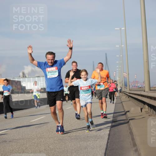 03.10.2025 - Köhlbrandbrückenlauf Jannik Wohlers http://msf.ph/oto/9083873 03.10.2025 10:06:31 Position 3 2862, 2861 meine-sportfotos.de