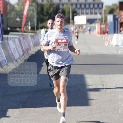 03.10.2025 - Köhlbrandbrückenlauf Jannik Wohlers http://msf.ph/oto/9083874 03.10.2025 12:51:43 Ziel 4017, 4058, 4087, 6793 meine-sportfotos.de