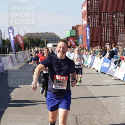 03.10.2025 - Köhlbrandbrückenlauf Jannik Wohlers http://msf.ph/oto/9083883 03.10.2025 13:18:26 Ziel 4154, 4280, 4341, 4560, 4581, 4760, 4819, 4826, 4882, 5192, 5379, 5440, 5691, 5722, 5816, 6001, 6700 meine-sportfotos.de