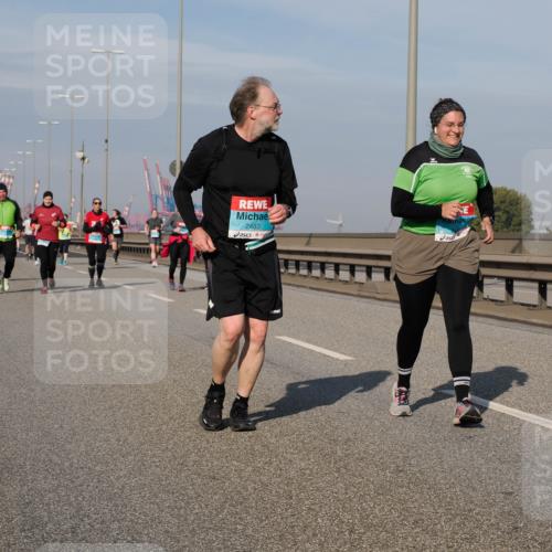 03.10.2025 - Köhlbrandbrückenlauf Fabian Wolf http://msf.ph/oto/9083886 03.10.2025 10:19:35 Position 3 2483 meine-sportfotos.de