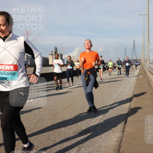 03.10.2025 - Köhlbrandbrückenlauf Lena Gebhardt http://msf.ph/oto/9083887 03.10.2025 10:05:05 Position 2 2396 meine-sportfotos.de