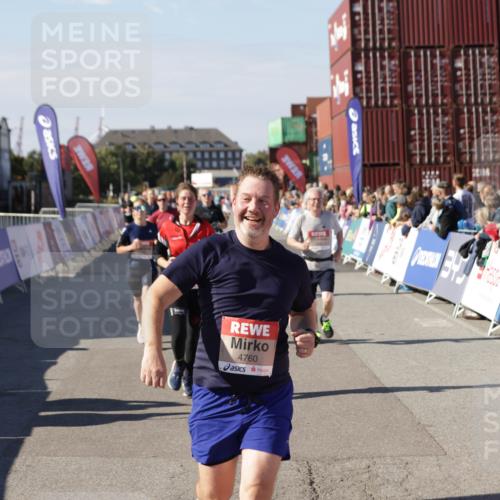 03.10.2025 - Köhlbrandbrückenlauf Jannik Wohlers http://msf.ph/oto/9083893 03.10.2025 13:18:26 Ziel 4154, 4280, 4341, 4560, 4581, 4760, 4819, 4826, 4882, 5192, 5379, 5440, 5691, 5722, 5816, 6001, 6700 meine-sportfotos.de