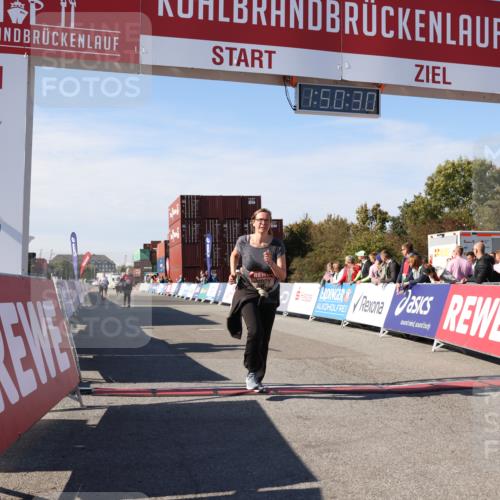 03.10.2025 - Köhlbrandbrückenlauf Lena Gebhardt http://msf.ph/oto/9083894 03.10.2025 13:50:30 Ziel 5225, 5294, 5547 meine-sportfotos.de