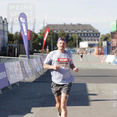 03.10.2025 - Köhlbrandbrückenlauf Jannik Wohlers http://msf.ph/oto/9083899 03.10.2025 12:51:43 Ziel 4017, 4058, 4087, 6793 meine-sportfotos.de