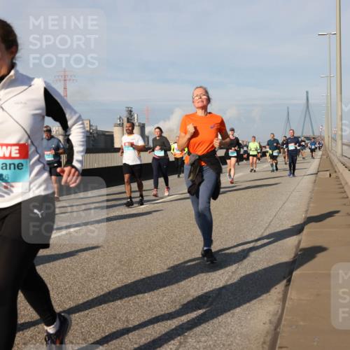 03.10.2025 - Köhlbrandbrückenlauf Lena Gebhardt http://msf.ph/oto/9083901 03.10.2025 10:05:06 Position 2 2356 meine-sportfotos.de