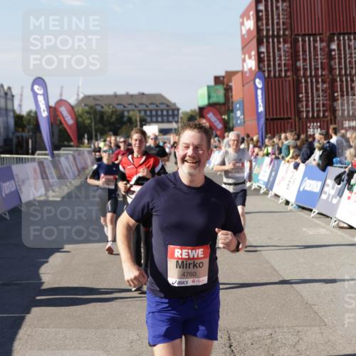 03.10.2025 - Köhlbrandbrückenlauf Jannik Wohlers http://msf.ph/oto/9083904 03.10.2025 13:18:26 Ziel 4154, 4280, 4341, 4560, 4581, 4760, 4819, 4826, 4882, 5192, 5379, 5440, 5691, 5722, 5816, 6001, 6700 meine-sportfotos.de