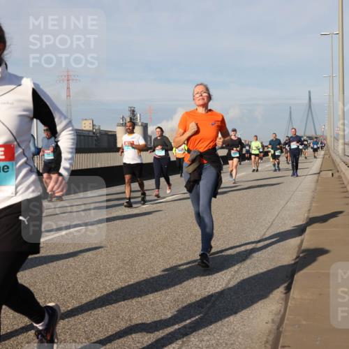 03.10.2025 - Köhlbrandbrückenlauf Lena Gebhardt http://msf.ph/oto/9083913 03.10.2025 10:05:06 Position 2 2356 meine-sportfotos.de