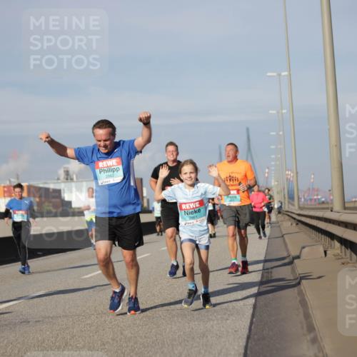 03.10.2025 - Köhlbrandbrückenlauf Jannik Wohlers http://msf.ph/oto/9083914 03.10.2025 10:06:31 Position 3 2862, 2861 meine-sportfotos.de