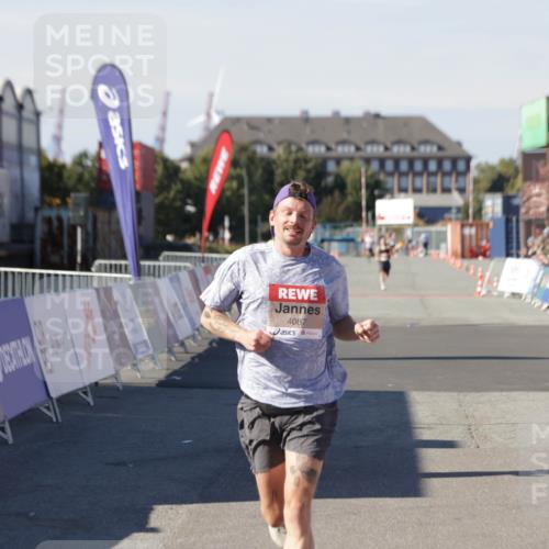 03.10.2025 - Köhlbrandbrückenlauf Jannik Wohlers http://msf.ph/oto/9083915 03.10.2025 12:51:43 Ziel 4017, 4058, 4087, 6793 meine-sportfotos.de