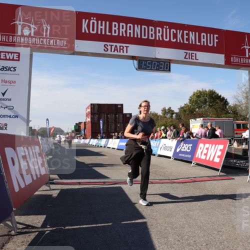 03.10.2025 - Köhlbrandbrückenlauf Lena Gebhardt http://msf.ph/oto/9083917 03.10.2025 13:50:30 Ziel 5225, 5294, 5547 meine-sportfotos.de