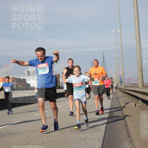 03.10.2025 - Köhlbrandbrückenlauf Jannik Wohlers http://msf.ph/oto/9083920 03.10.2025 10:06:31 Position 3 2862, 2861 meine-sportfotos.de