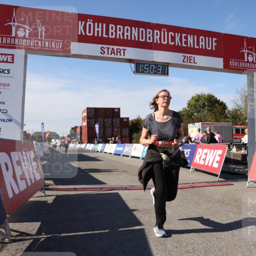 03.10.2025 - Köhlbrandbrückenlauf Lena Gebhardt http://msf.ph/oto/9083924 03.10.2025 13:50:31 Ziel 5294, 5323, 5547 meine-sportfotos.de