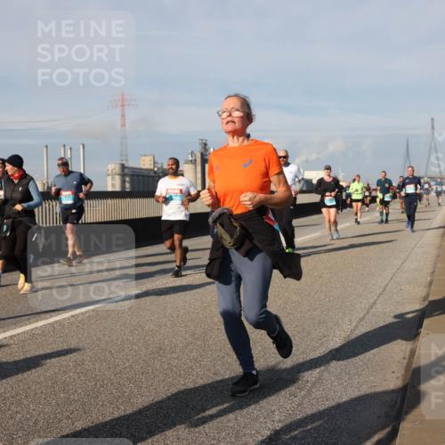 03.10.2025 - Köhlbrandbrückenlauf Lena Gebhardt http://msf.ph/oto/9083927 03.10.2025 10:05:06 Position 2  meine-sportfotos.de