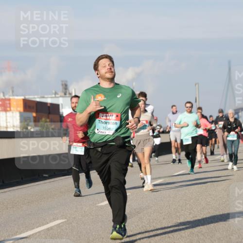 03.10.2025 - Köhlbrandbrückenlauf Jannik Wohlers http://msf.ph/oto/9083930 03.10.2025 09:56:05 Position 3 1534 meine-sportfotos.de