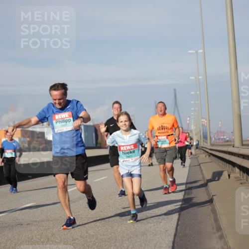 03.10.2025 - Köhlbrandbrückenlauf Jannik Wohlers http://msf.ph/oto/9083933 03.10.2025 10:06:31 Position 3 2862, 2861 meine-sportfotos.de
