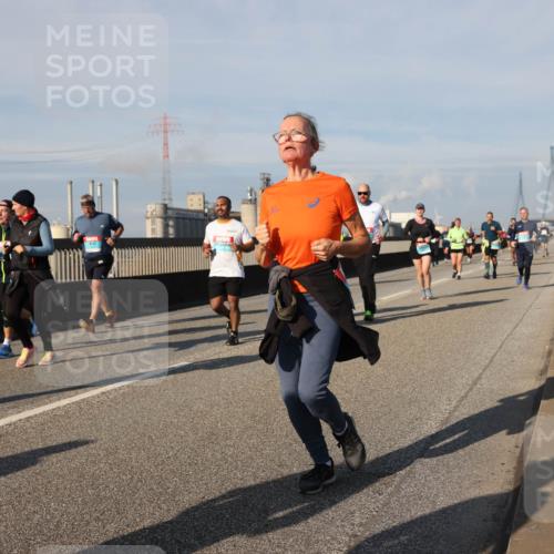 03.10.2025 - Köhlbrandbrückenlauf Lena Gebhardt http://msf.ph/oto/9083938 03.10.2025 10:05:06 Position 2  meine-sportfotos.de