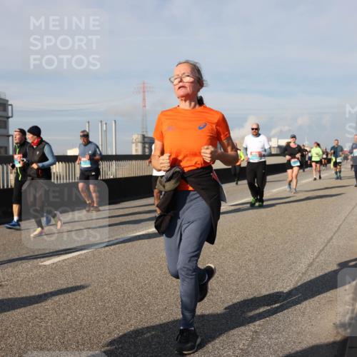 03.10.2025 - Köhlbrandbrückenlauf Lena Gebhardt http://msf.ph/oto/9083943 03.10.2025 10:05:06 Position 2  meine-sportfotos.de