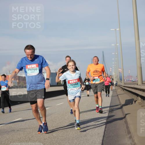 03.10.2025 - Köhlbrandbrückenlauf Jannik Wohlers http://msf.ph/oto/9083944 03.10.2025 10:06:31 Position 3 2862, 2861 meine-sportfotos.de