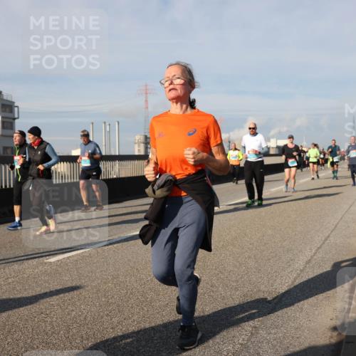 03.10.2025 - Köhlbrandbrückenlauf Lena Gebhardt http://msf.ph/oto/9083949 03.10.2025 10:05:06 Position 2  meine-sportfotos.de