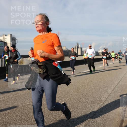 03.10.2025 - Köhlbrandbrückenlauf Lena Gebhardt http://msf.ph/oto/9083955 03.10.2025 10:05:07 Position 2  meine-sportfotos.de