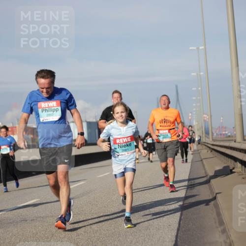 03.10.2025 - Köhlbrandbrückenlauf Jannik Wohlers http://msf.ph/oto/9083958 03.10.2025 10:06:31 Position 3 2862, 2861 meine-sportfotos.de