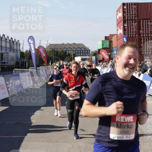 03.10.2025 - Köhlbrandbrückenlauf Jannik Wohlers http://msf.ph/oto/9083962 03.10.2025 13:18:26 Ziel 4154, 4280, 4341, 4560, 4581, 4760, 4819, 4826, 4882, 5192, 5379, 5440, 5691, 5722, 5816, 6001, 6700 meine-sportfotos.de