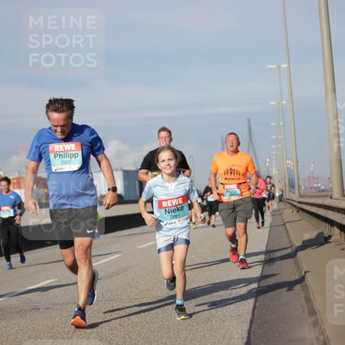 03.10.2025 - Köhlbrandbrückenlauf Jannik Wohlers http://msf.ph/oto/9083964 03.10.2025 10:06:31 Position 3 2862, 2861 meine-sportfotos.de