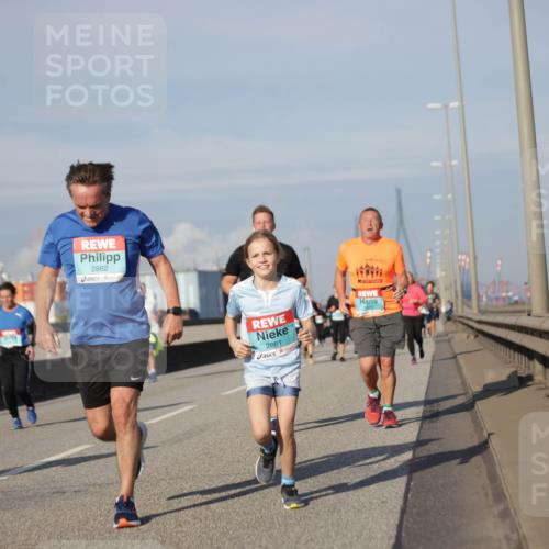 03.10.2025 - Köhlbrandbrückenlauf Jannik Wohlers http://msf.ph/oto/9083970 03.10.2025 10:06:31 Position 3 2862, 2861 meine-sportfotos.de