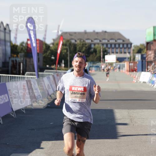 03.10.2025 - Köhlbrandbrückenlauf Jannik Wohlers http://msf.ph/oto/9083973 03.10.2025 12:51:44 Ziel 4017, 4058, 4087, 6793 meine-sportfotos.de
