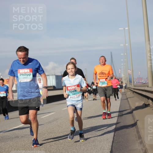 03.10.2025 - Köhlbrandbrückenlauf Jannik Wohlers http://msf.ph/oto/9083975 03.10.2025 10:06:31 Position 3 2862, 2861 meine-sportfotos.de