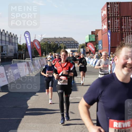 03.10.2025 - Köhlbrandbrückenlauf Jannik Wohlers http://msf.ph/oto/9084011 03.10.2025 13:18:26 Ziel 4154, 4280, 4341, 4560, 4581, 4760, 4819, 4826, 4882, 5192, 5379, 5440, 5691, 5722, 5816, 6001, 6700 meine-sportfotos.de