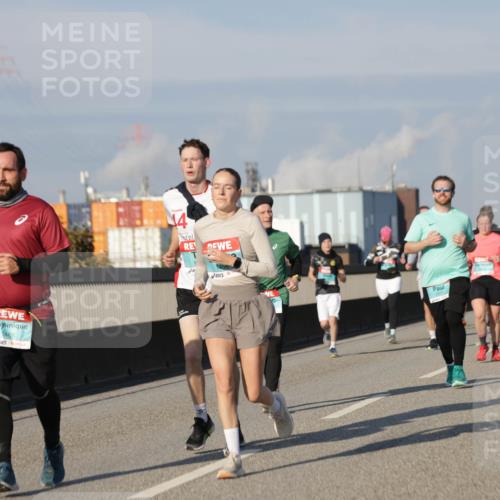 03.10.2025 - Köhlbrandbrückenlauf Jannik Wohlers http://msf.ph/oto/9084014 03.10.2025 09:56:08 Position 3 1465, 4, 2077 meine-sportfotos.de