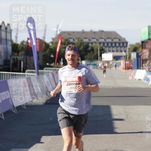 03.10.2025 - Köhlbrandbrückenlauf Jannik Wohlers http://msf.ph/oto/9084016 03.10.2025 12:51:44 Ziel 4017, 4058, 4087, 6793 meine-sportfotos.de