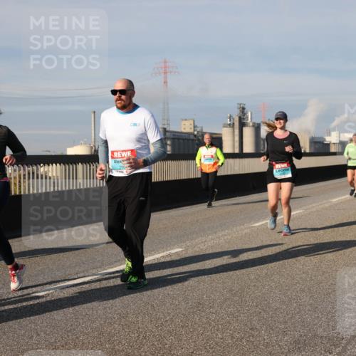 03.10.2025 - Köhlbrandbrückenlauf Lena Gebhardt http://msf.ph/oto/9084025 03.10.2025 10:05:09 Position 2 2003, 200 meine-sportfotos.de