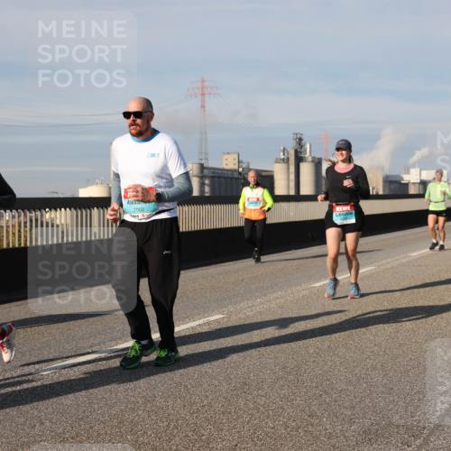 03.10.2025 - Köhlbrandbrückenlauf Lena Gebhardt http://msf.ph/oto/9084029 03.10.2025 10:05:09 Position 2 2003, 2002 meine-sportfotos.de