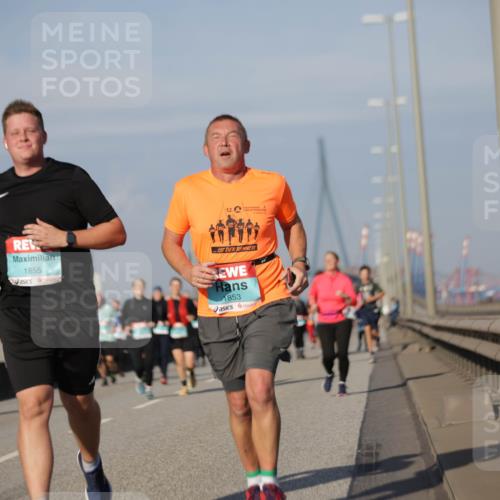 03.10.2025 - Köhlbrandbrückenlauf Jannik Wohlers http://msf.ph/oto/9084030 03.10.2025 10:06:32 Position 3 1855, 1853 meine-sportfotos.de