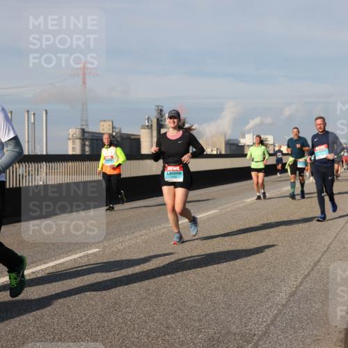 03.10.2025 - Köhlbrandbrückenlauf Lena Gebhardt http://msf.ph/oto/9084039 03.10.2025 10:05:09 Position 2 2002 meine-sportfotos.de