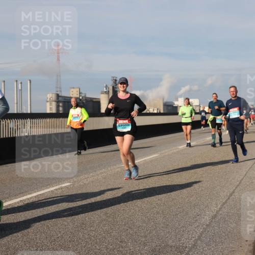 03.10.2025 - Köhlbrandbrückenlauf Lena Gebhardt http://msf.ph/oto/9084045 03.10.2025 10:05:09 Position 2 2002 meine-sportfotos.de