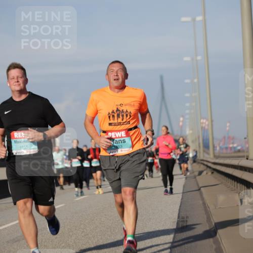 03.10.2025 - Köhlbrandbrückenlauf Jannik Wohlers http://msf.ph/oto/9084046 03.10.2025 10:06:33 Position 3 1855, 1853 meine-sportfotos.de