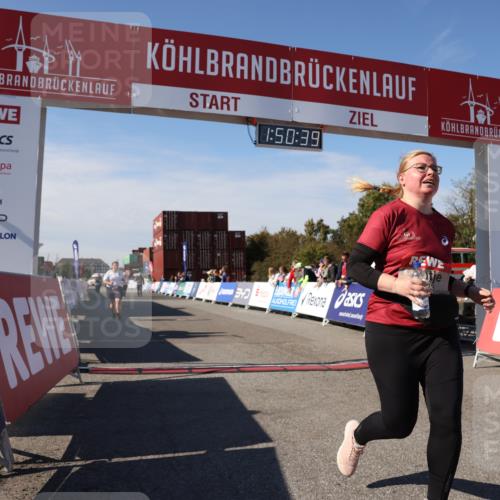 03.10.2025 - Köhlbrandbrückenlauf Lena Gebhardt http://msf.ph/oto/9084049 03.10.2025 13:50:39 Ziel 5294, 5323, 5608 meine-sportfotos.de