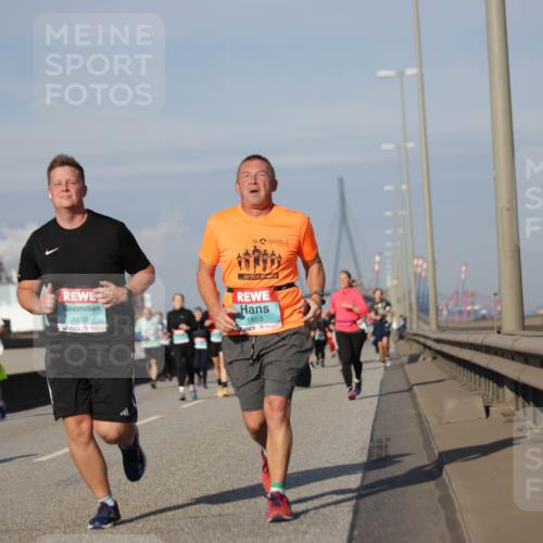 03.10.2025 - Köhlbrandbrückenlauf Jannik Wohlers http://msf.ph/oto/9084051 03.10.2025 10:06:33 Position 3 12, 1855, 1853 meine-sportfotos.de