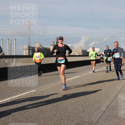 03.10.2025 - Köhlbrandbrückenlauf Lena Gebhardt http://msf.ph/oto/9084052 03.10.2025 10:05:09 Position 2 2002 meine-sportfotos.de