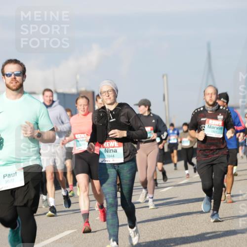 03.10.2025 - Köhlbrandbrückenlauf Jannik Wohlers http://msf.ph/oto/9084063 03.10.2025 09:56:10 Position 3 2077, 3210, 1844, 1921 meine-sportfotos.de