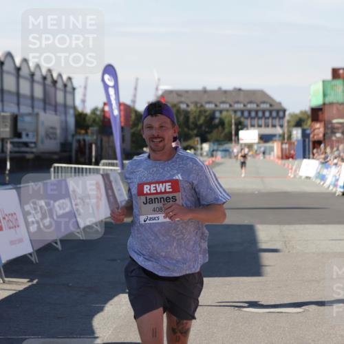 03.10.2025 - Köhlbrandbrückenlauf Jannik Wohlers http://msf.ph/oto/9084069 03.10.2025 12:51:45 Ziel 4017, 4058, 4087, 6793 meine-sportfotos.de