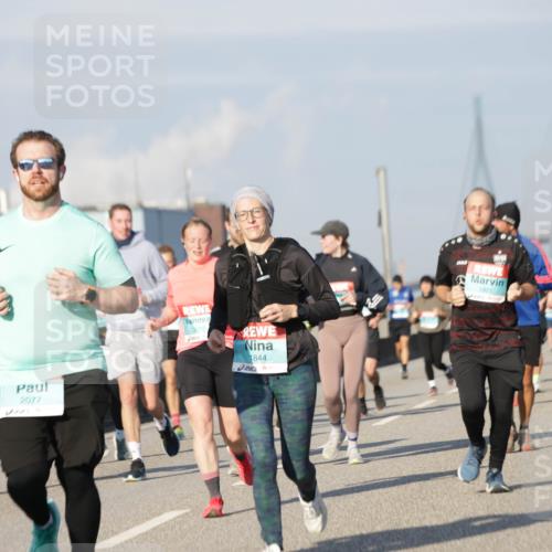 03.10.2025 - Köhlbrandbrückenlauf Jannik Wohlers http://msf.ph/oto/9084072 03.10.2025 09:56:10 Position 3 2077, 3210, 1844, 1921 meine-sportfotos.de