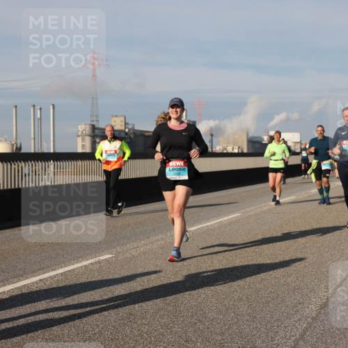 03.10.2025 - Köhlbrandbrückenlauf Lena Gebhardt http://msf.ph/oto/9084077 03.10.2025 10:05:09 Position 2  meine-sportfotos.de