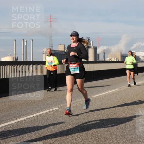 03.10.2025 - Köhlbrandbrückenlauf Lena Gebhardt http://msf.ph/oto/9084090 03.10.2025 10:05:10 Position 2 2050 meine-sportfotos.de