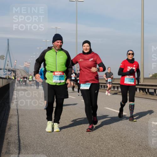 03.10.2025 - Köhlbrandbrückenlauf Fabian Wolf http://msf.ph/oto/9084091 03.10.2025 10:19:45 Position 3 25, 2517, 2565 meine-sportfotos.de