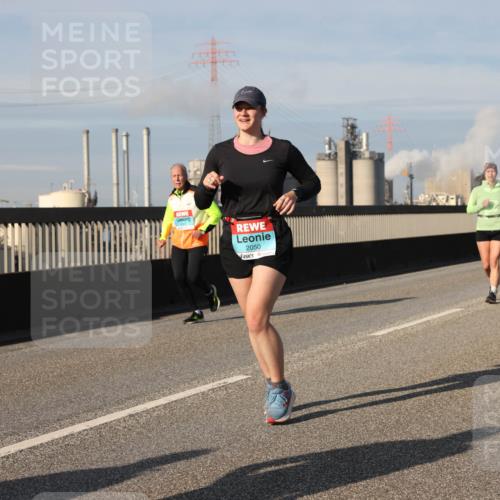 03.10.2025 - Köhlbrandbrückenlauf Lena Gebhardt http://msf.ph/oto/9084103 03.10.2025 10:05:10 Position 2 2050, 2509 meine-sportfotos.de