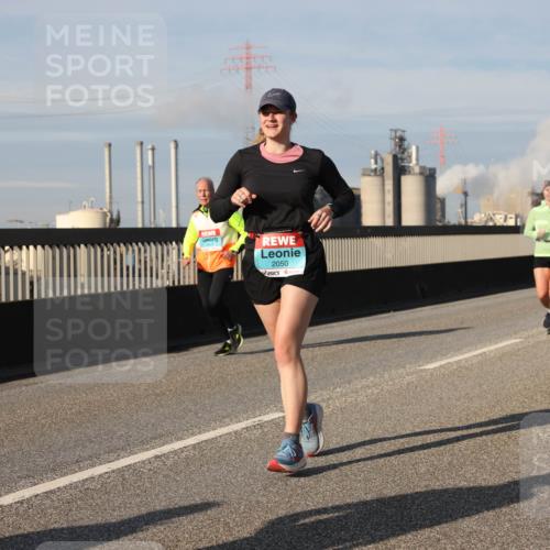 03.10.2025 - Köhlbrandbrückenlauf Lena Gebhardt http://msf.ph/oto/9084106 03.10.2025 10:05:10 Position 2 2050 meine-sportfotos.de